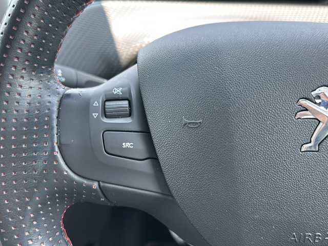 プジョー ２００８ GTライン 東京都 2016(平28)年 6.3万km ルージュトルマリン 社外フルセグナビ（CNZU510DXA）/（Bluetooth/USB/iPod/AUX）/ドライブレコーダー（前後）/純正フロアマット/純正17インチアルミホイール/ルーフレール/コーナーセンサー（後ろのみ）/横滑り防止装置/レーンアシスト/ダウンヒルアシストコントロール/リモコンキー/スペアキー１本/保証書/取説書