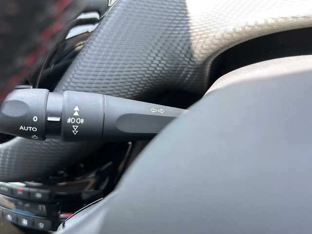 プジョー ２００８ GTライン 東京都 2016(平28)年 6.3万km ルージュトルマリン 社外フルセグナビ（CNZU510DXA）/（Bluetooth/USB/iPod/AUX）/ドライブレコーダー（前後）/純正フロアマット/純正17インチアルミホイール/ルーフレール/コーナーセンサー（後ろのみ）/横滑り防止装置/レーンアシスト/ダウンヒルアシストコントロール/リモコンキー/スペアキー１本/保証書/取説書