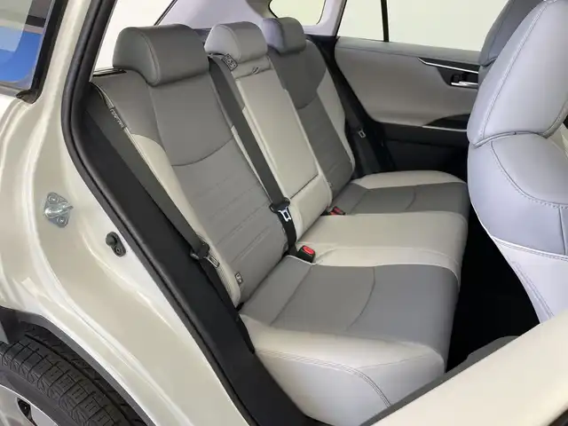 トヨタ ＲＡＶ４ G Zパッケージ 愛知県 2020(令2)年 6.1万km ホワイトパールクリスタルシャイン 純正ナビ/・フルセグ/・Ｂｌｕｅｔｏｏｔｈ/・ＤＶＤ/・ＨＤＭＩ/デジタルインナーミラー/前席シートヒーター/ステアリングヒーター/バックカメラ/クルコン/衝突軽減ブレーキ/ブラインドスポットモニター/コーナーセンサー/車線逸脱警告/標識認識機能/RKSB/RCTA/電動リアゲート/スマートキー/オートライト/オートハイビーム