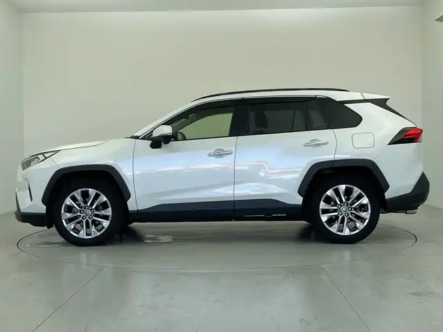 トヨタ ＲＡＶ４ G Zパッケージ 愛知県 2020(令2)年 6.1万km ホワイトパールクリスタルシャイン 純正ナビ/・フルセグ/・Ｂｌｕｅｔｏｏｔｈ/・ＤＶＤ/・ＨＤＭＩ/デジタルインナーミラー/前席シートヒーター/ステアリングヒーター/バックカメラ/クルコン/衝突軽減ブレーキ/ブラインドスポットモニター/コーナーセンサー/車線逸脱警告/標識認識機能/RKSB/RCTA/電動リアゲート/スマートキー/オートライト/オートハイビーム
