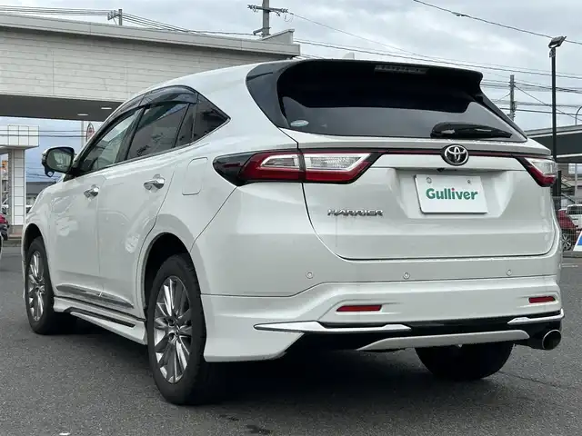 トヨタ ハリアー プレミアム 広島県 2018(平30)年 10.1万km ホワイトパールクリスタルシャイン 衝突軽減ブレーキ/レーンディパーチャーアラーム/純正SDナビ/地デジTV/【NSZT-Y66T】/純正CD/DVD/SD/Bluetooth/バックカメラ/社外USB端子/モデリスタエアロ/純正18インチアルミ/パワーバックドア/サンルーフ/スマートキー/ハーフレザーシート/運転席パワーシート/前後コーナーセンサー/ドライブレコーダー/ウッドコンビステア/電格ウィンカーミラー/ビルトインETC/トノカバー/保証書/取扱説明書/スペアキー（スマートキー）/純正フロアマット