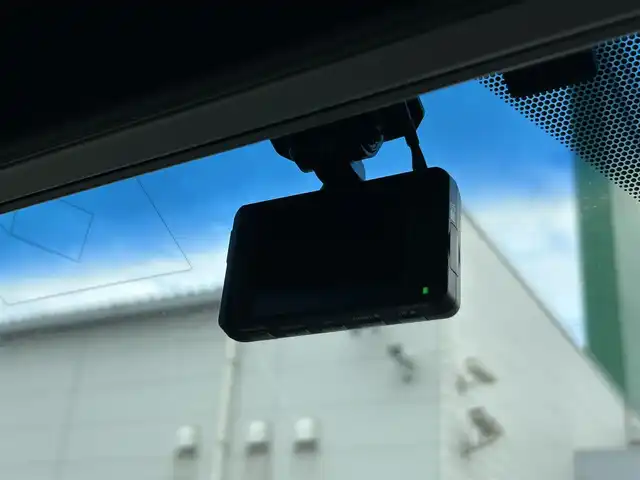 トヨタ ハリアー プレミアム 広島県 2018(平30)年 10.1万km ホワイトパールクリスタルシャイン 衝突軽減ブレーキ/レーンディパーチャーアラーム/純正SDナビ/地デジTV/【NSZT-Y66T】/純正CD/DVD/SD/Bluetooth/バックカメラ/社外USB端子/モデリスタエアロ/純正18インチアルミ/パワーバックドア/サンルーフ/スマートキー/ハーフレザーシート/運転席パワーシート/前後コーナーセンサー/ドライブレコーダー/ウッドコンビステア/電格ウィンカーミラー/ビルトインETC/トノカバー/保証書/取扱説明書/スペアキー（スマートキー）/純正フロアマット