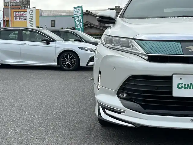 トヨタ ハリアー プレミアム 広島県 2018(平30)年 10.1万km ホワイトパールクリスタルシャイン 衝突軽減ブレーキ/レーンディパーチャーアラーム/純正SDナビ/地デジTV/【NSZT-Y66T】/純正CD/DVD/SD/Bluetooth/バックカメラ/社外USB端子/モデリスタエアロ/純正18インチアルミ/パワーバックドア/サンルーフ/スマートキー/ハーフレザーシート/運転席パワーシート/前後コーナーセンサー/ドライブレコーダー/ウッドコンビステア/電格ウィンカーミラー/ビルトインETC/トノカバー/保証書/取扱説明書/スペアキー（スマートキー）/純正フロアマット