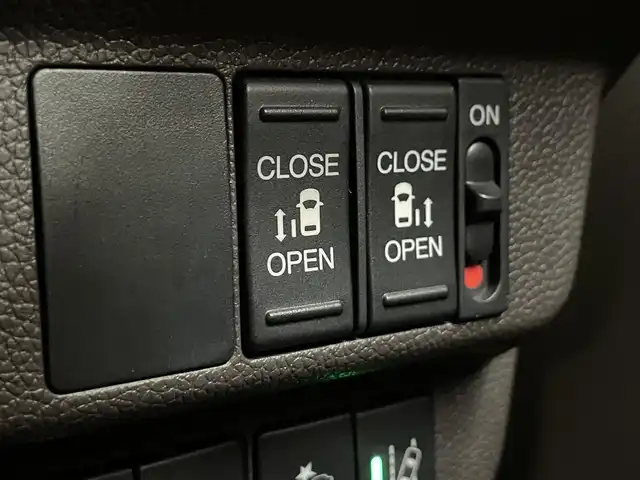 ホンダ フリード G ホンダセンシング 道央・札幌 2018(平30)年 4.1万km クリスタルブラックパール ・4WD/・純正ナビ/CD/SD/BT/・バックカメラ/・両側パワースライドドア/・ホンダセンシング/・CMBS/・アダプティブクルーズコントロール/・先行車発進お知らせ/・路外逸脱抑制システム/・レーンキープアシスト/・標識認識機能/・横滑り防止/・ワイパーデアイサー/・ビルトインETC/・LEDヘッドライト/・アイドリングストップ/・前席シートヒーター/・プッシュスタート/・スマートキー/・ドアバイザー/・電格ミラー/・ミラーヒーター/・夏タイヤ15インチホイル積込