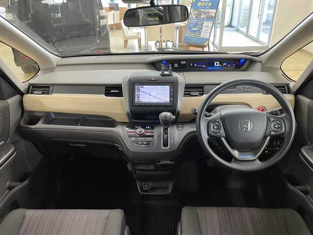 ホンダ フリード G ホンダセンシング 道東・釧路十勝 2018(平30)年 4.1万km クリスタルブラックパール ・4WD/・純正ナビ/CD/SD/BT/・バックカメラ/・両側パワースライドドア/・純正エンジンスターター/・ホンダセンシング/・CMBS/・アダプティブクルーズコントロール/・先行車発進お知らせ/・路外逸脱抑制システム/・レーンキープアシスト/・標識認識機能/・横滑り防止/・ワイパーデアイサー/・ビルトインETC/・LEDヘッドライト/・アイドリングストップ/・前席シートヒーター/・プッシュスタート/・スマートキー/・ドアバイザー/・電格ミラー/・ミラーヒーター/・夏タイヤ15インチホイル積込