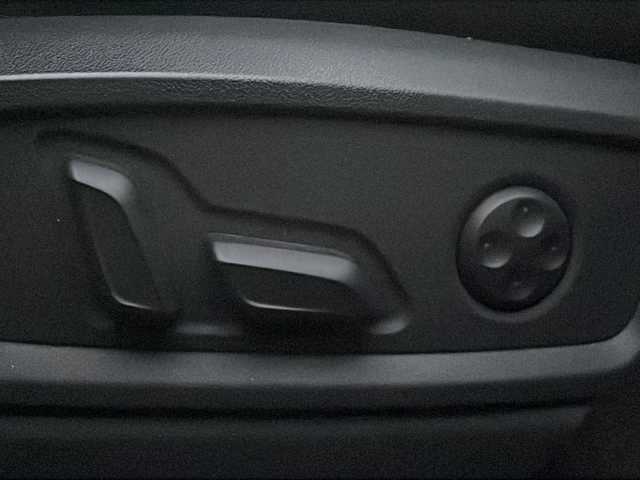 アウディ アウディ Ｑ５ SB 40TDIクワトロアドバンスド 広島県 2021(令3)年 4.7万km グレイシアホワイトメタリック ラグジュアリーパッケージ/plusパッケージ/OP19インチAW/マトリクスLEDヘッドライト/TVチューナー/黒革シート/パワーシート（ランバーサポート付）/シートヒーター（運転席/助手席/後席左右）/パワーバックドア/純正メモリナビ/サラウンドビューカメラ/アダプティブクルーズコントロール/レーンキープアシスト/衝突軽減ブレーキ/パーキングアシスト/コーナーセンサー/パドルシフト/ETC2.0/純正ドライブレコーダー/USB入力端子