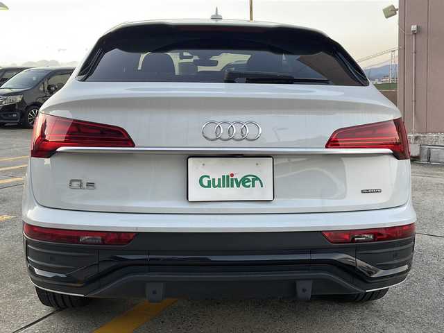 アウディ アウディ Ｑ５ SB 40TDIクワトロアドバンスド 広島県 2021(令3)年 4.7万km グレイシアホワイトメタリック ラグジュアリーパッケージ/plusパッケージ/OP19インチAW/マトリクスLEDヘッドライト/TVチューナー/黒革シート/パワーシート（ランバーサポート付）/シートヒーター（運転席/助手席/後席左右）/パワーバックドア/純正メモリナビ/サラウンドビューカメラ/アダプティブクルーズコントロール/レーンキープアシスト/衝突軽減ブレーキ/パーキングアシスト/コーナーセンサー/パドルシフト/ETC2.0/純正ドライブレコーダー/USB入力端子
