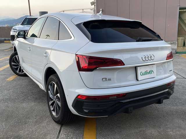 アウディ アウディ Ｑ５ SB 40TDIクワトロアドバンスド 広島県 2021(令3)年 4.7万km グレイシアホワイトメタリック ラグジュアリーパッケージ/plusパッケージ/OP19インチAW/マトリクスLEDヘッドライト/TVチューナー/黒革シート/パワーシート（ランバーサポート付）/シートヒーター（運転席/助手席/後席左右）/パワーバックドア/純正メモリナビ/サラウンドビューカメラ/アダプティブクルーズコントロール/レーンキープアシスト/衝突軽減ブレーキ/パーキングアシスト/コーナーセンサー/パドルシフト/ETC2.0/純正ドライブレコーダー/USB入力端子