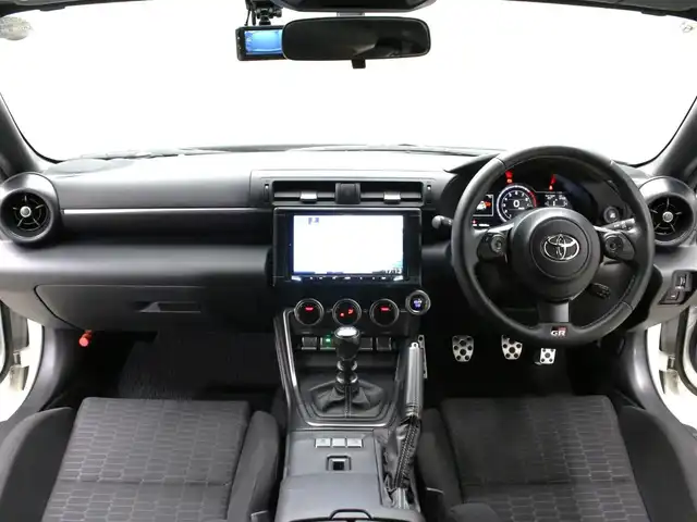 トヨタ ＧＲ８６ SZ 三重県 2023(令5)年 1.7万km クリスタルホワイトパール KENWOOD 9インチメモリナビ・地デジTV/・DVD/CD/・Bluetooth/バックカメラ/コムテック前後ドライブレコーダー/クルーズコントロール/ETC/純正17インチ5本V字スポーク切削光輝ブラック塗装アルミホイール/シルバー加飾付フルLEDヘッドランプ/・オートライト/プッシュエンジンスタート/スマートキー×2