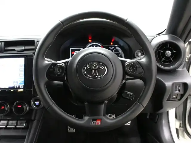 トヨタ ＧＲ８６ SZ 三重県 2023(令5)年 1.7万km クリスタルホワイトパール KENWOOD 9インチメモリナビ・地デジTV/・DVD/CD/・Bluetooth/バックカメラ/コムテック前後ドライブレコーダー/クルーズコントロール/ETC/純正17インチ5本V字スポーク切削光輝ブラック塗装アルミホイール/シルバー加飾付フルLEDヘッドランプ/・オートライト/プッシュエンジンスタート/スマートキー×2