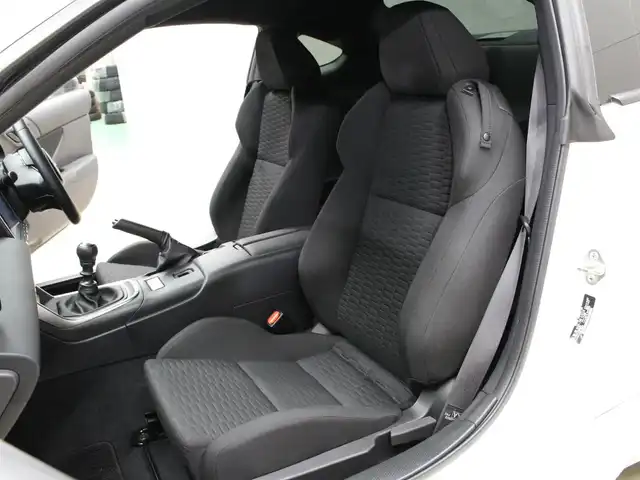 トヨタ ＧＲ８６ SZ 三重県 2023(令5)年 1.7万km クリスタルホワイトパール KENWOOD 9インチメモリナビ・地デジTV/・DVD/CD/・Bluetooth/バックカメラ/コムテック前後ドライブレコーダー/クルーズコントロール/ETC/純正17インチ5本V字スポーク切削光輝ブラック塗装アルミホイール/シルバー加飾付フルLEDヘッドランプ/・オートライト/プッシュエンジンスタート/スマートキー×2