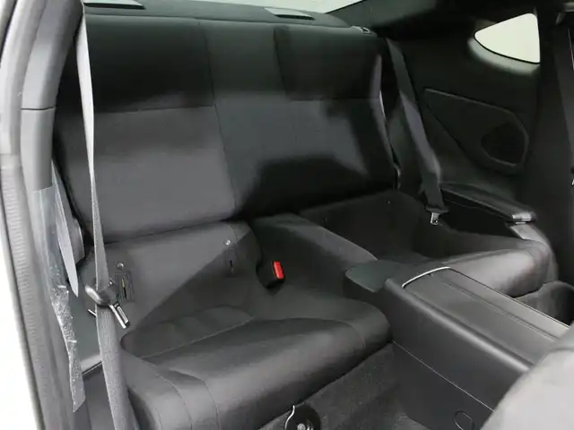 トヨタ ＧＲ８６ SZ 三重県 2023(令5)年 1.7万km クリスタルホワイトパール KENWOOD 9インチメモリナビ・地デジTV/・DVD/CD/・Bluetooth/バックカメラ/コムテック前後ドライブレコーダー/クルーズコントロール/ETC/純正17インチ5本V字スポーク切削光輝ブラック塗装アルミホイール/シルバー加飾付フルLEDヘッドランプ/・オートライト/プッシュエンジンスタート/スマートキー×2