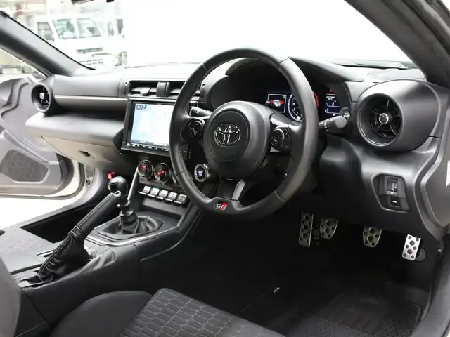 トヨタ ＧＲ８６ SZ 三重県 2023(令5)年 1.7万km クリスタルホワイトパール KENWOOD 9インチメモリナビ・地デジTV/・DVD/CD/・Bluetooth/バックカメラ/コムテック前後ドライブレコーダー/クルーズコントロール/ETC/純正17インチ5本V字スポーク切削光輝ブラック塗装アルミホイール/シルバー加飾付フルLEDヘッドランプ/・オートライト/プッシュエンジンスタート/スマートキー×2