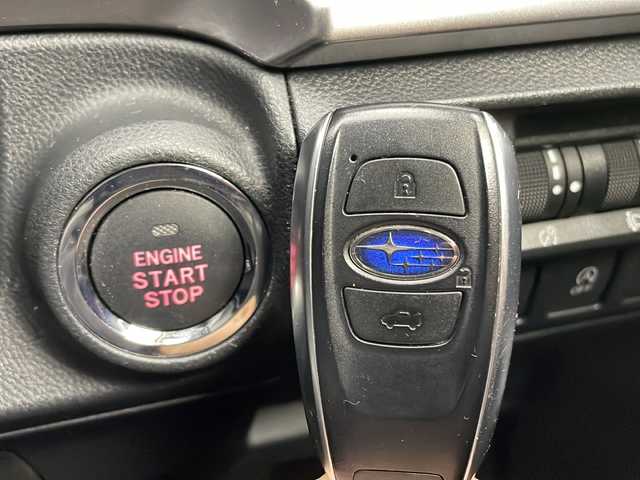 スバル インプレッサ Ｇ４ 2．0i－L アイサイト 茨城県 2017(平29)年 3.7万km クリスタルホワイトP 社外ナビ/フルセグTV/ETC/パドルシフト/追従クルーズコントロール/フロントフォグ/純正17インチアルミホイール/横滑り防止装置/ダウンヒルアシストコントロール/衝突軽減ブレーキ