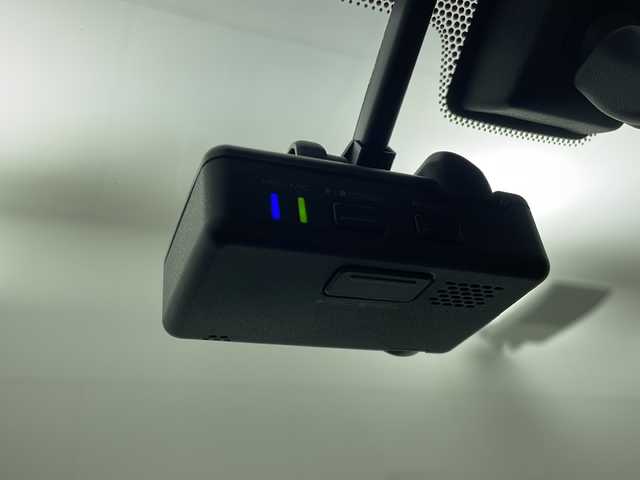 スバル インプレッサ Ｇ４ 2．0i－L アイサイト 茨城県 2017(平29)年 3.7万km クリスタルホワイトP 社外ナビ/フルセグTV/ETC/パドルシフト/追従クルーズコントロール/フロントフォグ/純正17インチアルミホイール/横滑り防止装置/ダウンヒルアシストコントロール/衝突軽減ブレーキ