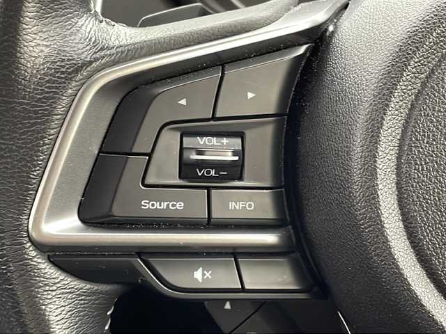 スバル インプレッサ Ｇ４ 2．0i－L アイサイト 茨城県 2017(平29)年 3.7万km クリスタルホワイトP 社外ナビ/フルセグTV/ETC/パドルシフト/追従クルーズコントロール/フロントフォグ/純正17インチアルミホイール/横滑り防止装置/ダウンヒルアシストコントロール/衝突軽減ブレーキ