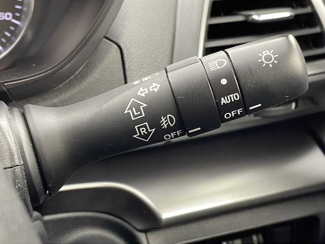 スバル インプレッサ Ｇ４ 2．0i－L アイサイト 茨城県 2017(平29)年 3.7万km クリスタルホワイトP 社外ナビ/フルセグTV/ETC/パドルシフト/追従クルーズコントロール/フロントフォグ/純正17インチアルミホイール/横滑り防止装置/ダウンヒルアシストコントロール/衝突軽減ブレーキ