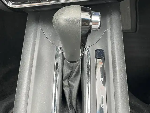 ホンダ ヴェゼル S 滋賀県 2014(平26)年 12.9万km ホワイトオーキッドパール ワンオーナー/社外ナビ/・CD/DVD/革巻きステアリング/ステアリングリモコン/パドルシフト/前後ドライブレコーダー/ETC/クルーズコントロール/前席シートヒーター/ハーフレザーシート/レーダー探知機/無限フロアマット/LEDオートライト/フォグライト/シティブレーキアクティブシステム/シートリフター/電動格納ミラー/スマートキー/スペアキー