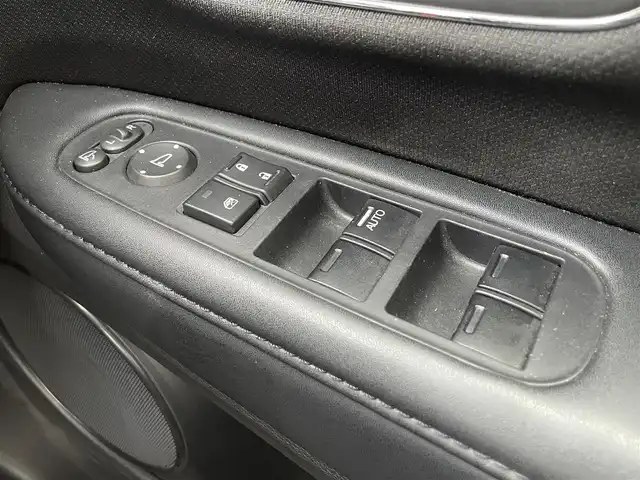 ホンダ ヴェゼル S 滋賀県 2014(平26)年 12.9万km ホワイトオーキッドパール ワンオーナー/社外ナビ/・CD/DVD/革巻きステアリング/ステアリングリモコン/パドルシフト/前後ドライブレコーダー/ETC/クルーズコントロール/前席シートヒーター/ハーフレザーシート/レーダー探知機/無限フロアマット/LEDオートライト/フォグライト/シティブレーキアクティブシステム/シートリフター/電動格納ミラー/スマートキー/スペアキー