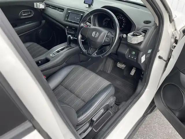 ホンダ ヴェゼル S 滋賀県 2014(平26)年 12.9万km ホワイトオーキッドパール ワンオーナー/社外ナビ/・CD/DVD/革巻きステアリング/ステアリングリモコン/パドルシフト/前後ドライブレコーダー/ETC/クルーズコントロール/前席シートヒーター/ハーフレザーシート/レーダー探知機/無限フロアマット/LEDオートライト/フォグライト/シティブレーキアクティブシステム/シートリフター/電動格納ミラー/スマートキー/スペアキー