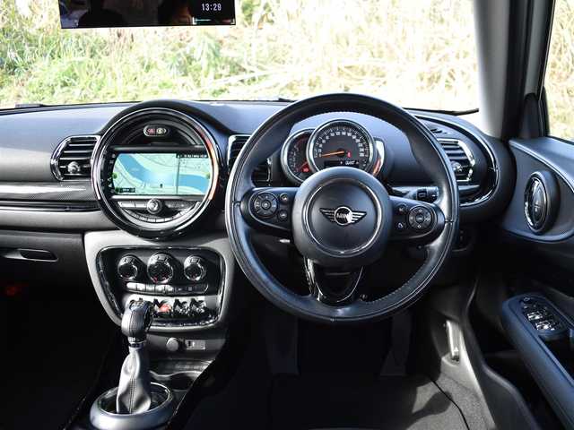 ＭＩＮＩ ミニ クラブマン クーパーD 滋賀県 2019(平31)年 5.3万km ペッパー・ホワイト 純正ナビ/　AM/FMラジオ/BTオーディオ/バックカメラ/純正17インチアルミ/純正LEDヘッドライト/純正LEDフォグランプ/純正フロアマット/革巻きステアリング/ステアリングスイッチ/アイドリングストップ/オートライト/電動格納ミラー/ETC/保証書/取扱説明書