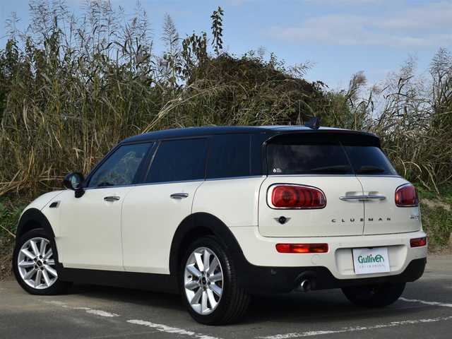 ＭＩＮＩ ミニ クラブマン クーパーD 滋賀県 2019(平31)年 5.3万km ペッパー・ホワイト 純正ナビ/　AM/FMラジオ/BTオーディオ/バックカメラ/純正17インチアルミ/純正LEDヘッドライト/純正LEDフォグランプ/純正フロアマット/革巻きステアリング/ステアリングスイッチ/アイドリングストップ/オートライト/電動格納ミラー/ETC/保証書/取扱説明書