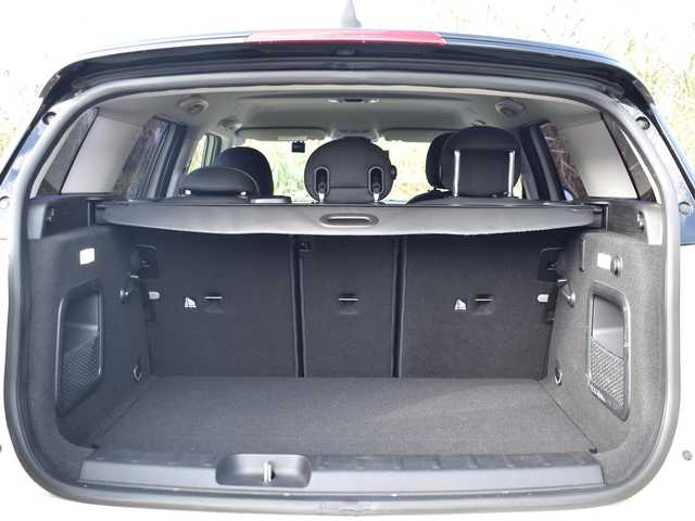 ＭＩＮＩ ミニ クラブマン クーパーD 滋賀県 2019(平31)年 5.3万km ペッパー・ホワイト 純正ナビ/　AM/FMラジオ/BTオーディオ/バックカメラ/純正17インチアルミ/純正LEDヘッドライト/純正LEDフォグランプ/純正フロアマット/革巻きステアリング/ステアリングスイッチ/アイドリングストップ/オートライト/電動格納ミラー/ETC/保証書/取扱説明書