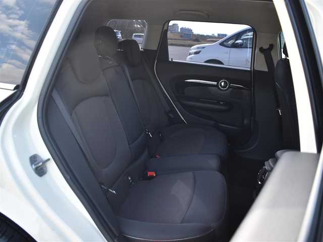 ＭＩＮＩ ミニ クラブマン クーパーD 滋賀県 2019(平31)年 5.3万km ペッパー・ホワイト 純正ナビ/　AM/FMラジオ/BTオーディオ/バックカメラ/純正17インチアルミ/純正LEDヘッドライト/純正LEDフォグランプ/純正フロアマット/革巻きステアリング/ステアリングスイッチ/アイドリングストップ/オートライト/電動格納ミラー/ETC/保証書/取扱説明書