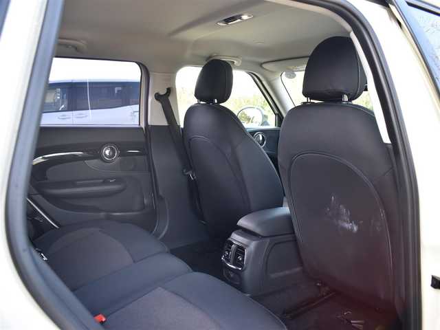 ＭＩＮＩ ミニ クラブマン クーパーD 滋賀県 2019(平31)年 5.3万km ペッパー・ホワイト 純正ナビ/　AM/FMラジオ/BTオーディオ/バックカメラ/純正17インチアルミ/純正LEDヘッドライト/純正LEDフォグランプ/純正フロアマット/革巻きステアリング/ステアリングスイッチ/アイドリングストップ/オートライト/電動格納ミラー/ETC/保証書/取扱説明書