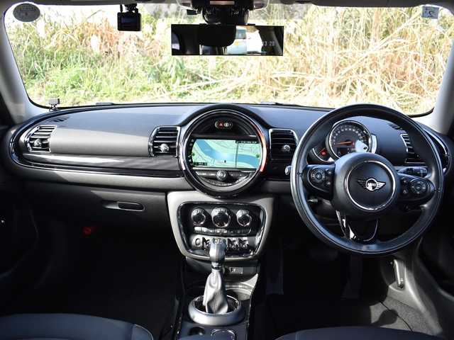 ＭＩＮＩ ミニ クラブマン クーパーD 滋賀県 2019(平31)年 5.3万km ペッパー・ホワイト 純正ナビ/　AM/FMラジオ/BTオーディオ/バックカメラ/純正17インチアルミ/純正LEDヘッドライト/純正LEDフォグランプ/純正フロアマット/革巻きステアリング/ステアリングスイッチ/アイドリングストップ/オートライト/電動格納ミラー/ETC/保証書/取扱説明書