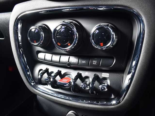 ＭＩＮＩ ミニ クラブマン クーパーD 滋賀県 2019(平31)年 5.3万km ペッパー・ホワイト 純正ナビ/　AM/FMラジオ/BTオーディオ/バックカメラ/純正17インチアルミ/純正LEDヘッドライト/純正LEDフォグランプ/純正フロアマット/革巻きステアリング/ステアリングスイッチ/アイドリングストップ/オートライト/電動格納ミラー/ETC/保証書/取扱説明書