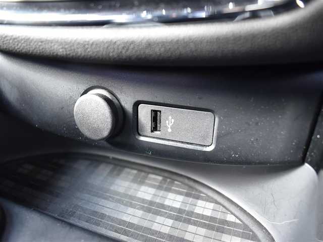 ＭＩＮＩ ミニ クラブマン クーパーD 滋賀県 2019(平31)年 5.3万km ペッパー・ホワイト 純正ナビ/　AM/FMラジオ/BTオーディオ/バックカメラ/純正17インチアルミ/純正LEDヘッドライト/純正LEDフォグランプ/純正フロアマット/革巻きステアリング/ステアリングスイッチ/アイドリングストップ/オートライト/電動格納ミラー/ETC/保証書/取扱説明書