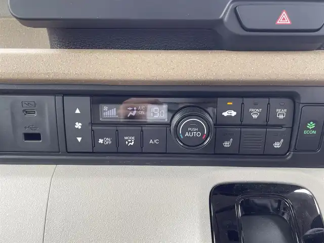 ホンダ Ｎ ＢＯＸ ファッションスタイル 愛知県 2024(令6)年 0.1万km 黄 〇専用ボディ色オータムイエローパール/〇純正９インチナビ/〇フルセグTV/〇バックカメラ/〇パワースライドドア（両側）/〇ホンダセンシング/〇衝突軽減ブレーキ/〇渋滞追従機能付アダプティブクルーズコントロール/〇LEDヘッドランプ/〇オートライト/〇オートエアコン/リアヒーターダクト/〇シートヒーター/〇スマートキーシステム