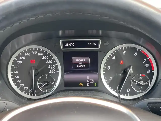 メルセデス・ベンツ Ａ１８０ スタイルプラス 鹿児島県 2015(平27)年 5万km カルサイトホワイト 純正ナビ/フルセグTV/USB/CD/DVD/Bluetooth/ETC/バックカメラ/コーナーセンサー/レーダーセーフティーパッケージ/ディストロニックプラス/ブラインドスポットアシスト/レーンキープアシスト/プリセーフアシスト/ハーフレザーシート/シートヒーター/ステアリングスイッチ/パドルシフト/純正17インチアルミ