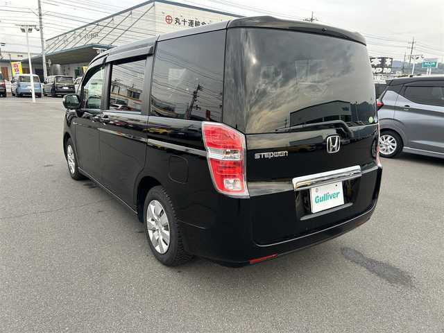 ホンダ ステップワゴン G Lパッケージ 岡山県 2011(平23)年 18.7万km クリスタルブラックパール 登録時走行距離186262km/純正ナビ/ワンセグTV(AM.FM.CD.DVD.TV)/両側パワースライドドア/バックカメラ/ETC/横滑り防止装置/アイドリングストップ/15インチ純正AW/純正フロアマット/イモビライザー/スマートキー/ドアバイザー/保証書/取扱説明書