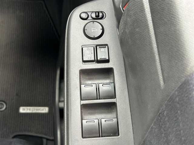 ホンダ ステップワゴン G Lパッケージ 岡山県 2011(平23)年 18.7万km クリスタルブラックパール 登録時走行距離186262km/純正ナビ/ワンセグTV(AM.FM.CD.DVD.TV)/両側パワースライドドア/バックカメラ/ETC/横滑り防止装置/アイドリングストップ/15インチ純正AW/純正フロアマット/イモビライザー/スマートキー/ドアバイザー/保証書/取扱説明書