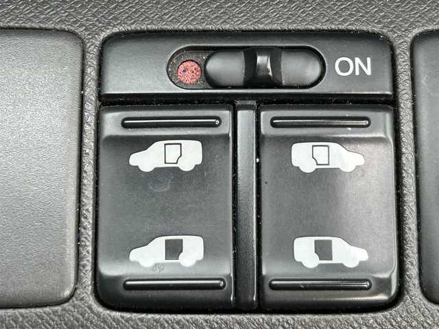 ホンダ ステップワゴン G Lパッケージ 岡山県 2011(平23)年 18.7万km クリスタルブラックパール 登録時走行距離186262km/純正ナビ/ワンセグTV(AM.FM.CD.DVD.TV)/両側パワースライドドア/バックカメラ/ETC/横滑り防止装置/アイドリングストップ/15インチ純正AW/純正フロアマット/イモビライザー/スマートキー/ドアバイザー/保証書/取扱説明書