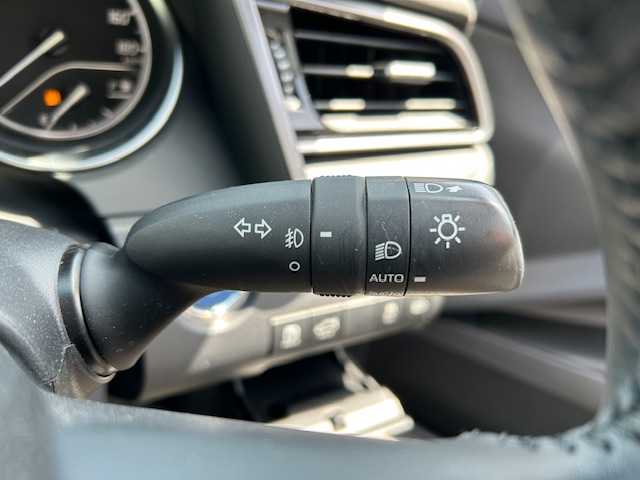 トヨタ カムリ G 大阪府 2023(令5)年 1.4万km プラチナホワイトパールマイカ ブラインドスポットモニター/純正9インチナビ(BT/USB)/バックカメラ/トヨタセーフティーセンス/LEDヘッドライト/オートライト/オートマチックハイビーム/ビルトインETC/パワーシート/純正フロアマット/純正アルミホイール/スペアキー(1本)/プッシュスタート