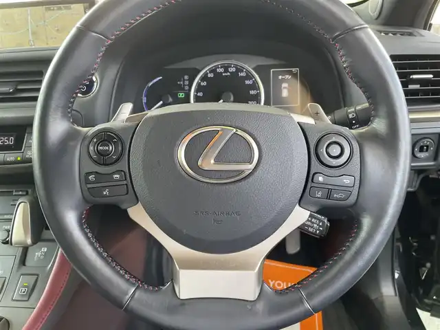 レクサス ＣＴ 200h ブラックシークエンス 和歌山県 2020(令2)年 10.6万km グラファイトブラックガラスフレーク ワンオーナー/純正メーカーナビ・フルセグTV・CD・DVD/　Bluetooth・USB/バックカメラ/PCS/レーダークルーズコントロール/LKA/オートハイビーム/ステアリングヒーター/前席パワーシート/前席シートヒーター/パドルシフト/LEDヘッドライト/コンビレザーシート/スマートキー/保証書/取扱説明書