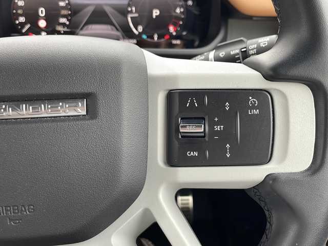 ランドローバー ランドローバー ディフェンダー 110XダイナミッHSE 兵庫県 2023(令5)年 0.8万km サントリーニブラック ワンオーナー/保証書・記録簿・取説・有/純正メモリーナビ・BT・Applecarplay・androidauto・FM・AM/バックカメラ/全周囲カメラ/前後ドライブレコーダー/ETC2.0/サンルーフ/追尾機能付きクルーズコントロール/車線逸脱防止支援システム/衝突被害軽減ブレーキ/メリディアンオーディオシステム/リアトラフィックモニター/オートマチックパーキングエイド/フィクスサイドステップ/ラゲッジラバーマット/スポーツペダル/プライバシーガラス/クラシックマッドフラップ/ヘッドアップディスプレイ/マトリックスLEDヘッドライト/エアサスペンションパック/エクステンデットブラックエクステリアパック/エボニーウィンザーレザーシート/ラフカットウォールナット/22インチスタイル5098/スペアホイールカバー/シートクーラー・シートヒーター/アイドリングストップ/ダウンヒルアシスト/プッシュスタート/スマートキー×2/純正オプションフロアマット