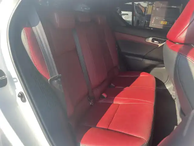 レクサス ＣＴ 200h Fスポーツ 大分県 2014(平26)年 4.1万km ホワイトノーヴァガラスフレーク G-LINK対応SDナビゲーションシステム/・バックカメラ/・地デジTV/・CD/DVD/・FM/AMラジオ/・Bluetooth/ムーンルーフ/Fスポーツ専用革シートセット/クルーズコントロール/LEDヘッドランプ/オートライト/純正17インチアルミホイール/ビルトインETC/SRSエアバック【運転席/助手席/サイド/カーテン/ニー】/プラズマクラスター付オートエアコン/自動防眩ミラー/パワーシート【運転席/助手席】/シートヒーター【運転席/助手席】/スマートエントリー/スタートシステム/カードキー/保証書/取扱説明書/スペアキー１本/カードキー１枚