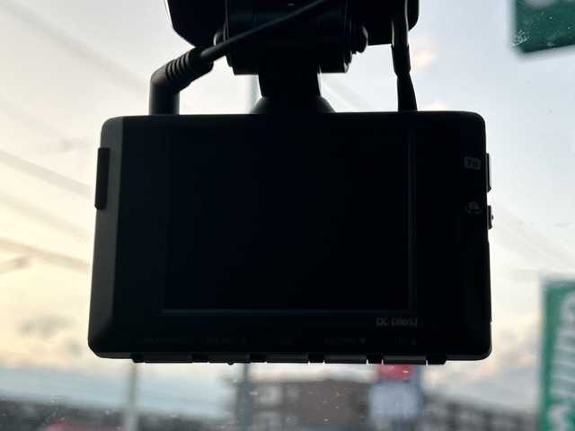 トヨタ ライズ Z 道央・札幌 2021(令3)年 6万km シャイニングホワイトパール ・4WD/・ワンオーナー/・寒冷地仕様/・社外ディスプレイオーディオ/（AM/FM/BT）/・社外ドライブレコーダー前後/・ビルトインETC/・衝突軽減ブレーキ/・全方位モニター/・アダプティブクルーズコントロール（追従機能付）/・レーンアシスト/・コーナーセンサー/・ブラインドスポットモニター/・シートヒーター（D席/N席）/・オートエアコン/・MTモード付AT/・ステアリングスイッチ/・アイドリングストップ/・LEDヘッドライト/・オートライト/・フォグランプ/・デイタイムランプ/・ABS/・横滑り防止装置/・スマートキー/・プッシュスタート/・スペアキー/・純正フロアマット/・夏タイヤ　17インチ積込（純正AW）/・ドアバイザー