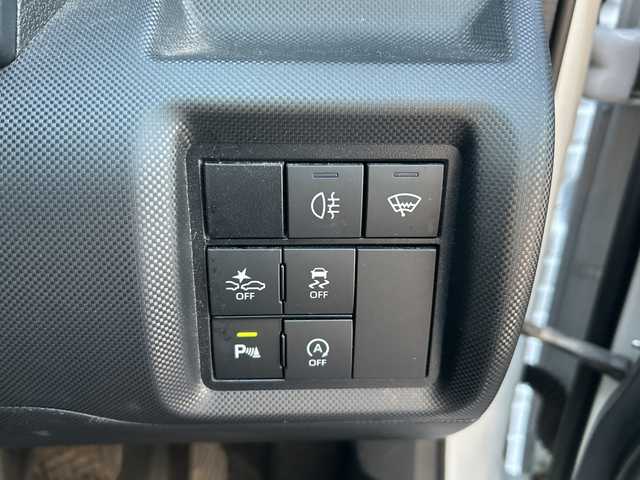 トヨタ ライズ Z 道央・札幌 2021(令3)年 6万km シャイニングホワイトパール ・4WD/・ワンオーナー/・寒冷地仕様/・社外ディスプレイオーディオ/（AM/FM/BT）/・社外ドライブレコーダー前後/・ビルトインETC/・衝突軽減ブレーキ/・全方位モニター/・アダプティブクルーズコントロール（追従機能付）/・レーンアシスト/・コーナーセンサー/・ブラインドスポットモニター/・シートヒーター（D席/N席）/・オートエアコン/・MTモード付AT/・ステアリングスイッチ/・アイドリングストップ/・LEDヘッドライト/・オートライト/・フォグランプ/・デイタイムランプ/・ABS/・横滑り防止装置/・スマートキー/・プッシュスタート/・スペアキー/・純正フロアマット/・夏タイヤ　17インチ積込（純正AW）/・ドアバイザー