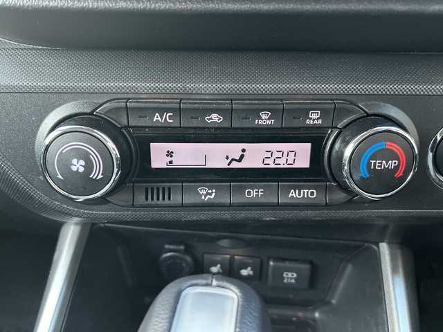 トヨタ ライズ Z 道央・札幌 2021(令3)年 6万km シャイニングホワイトパール ・4WD/・ワンオーナー/・寒冷地仕様/・社外ディスプレイオーディオ/（AM/FM/BT）/・社外ドライブレコーダー前後/・ビルトインETC/・衝突軽減ブレーキ/・全方位モニター/・アダプティブクルーズコントロール（追従機能付）/・レーンアシスト/・コーナーセンサー/・ブラインドスポットモニター/・シートヒーター（D席/N席）/・オートエアコン/・MTモード付AT/・ステアリングスイッチ/・アイドリングストップ/・LEDヘッドライト/・オートライト/・フォグランプ/・デイタイムランプ/・ABS/・横滑り防止装置/・スマートキー/・プッシュスタート/・スペアキー/・純正フロアマット/・夏タイヤ　17インチ積込（純正AW）/・ドアバイザー