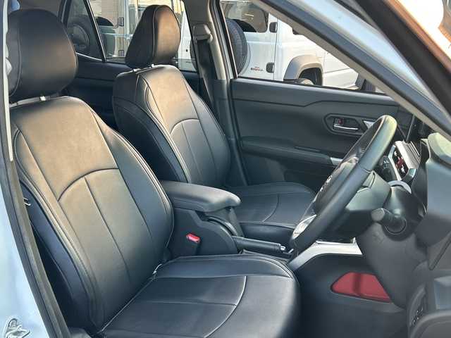 トヨタ ライズ Z 道央・札幌 2021(令3)年 6万km シャイニングホワイトパール ・4WD/・ワンオーナー/・寒冷地仕様/・社外ディスプレイオーディオ/（AM/FM/BT）/・社外ドライブレコーダー前後/・ビルトインETC/・衝突軽減ブレーキ/・全方位モニター/・アダプティブクルーズコントロール（追従機能付）/・レーンアシスト/・コーナーセンサー/・ブラインドスポットモニター/・シートヒーター（D席/N席）/・オートエアコン/・MTモード付AT/・ステアリングスイッチ/・アイドリングストップ/・LEDヘッドライト/・オートライト/・フォグランプ/・デイタイムランプ/・ABS/・横滑り防止装置/・スマートキー/・プッシュスタート/・スペアキー/・純正フロアマット/・夏タイヤ　17インチ積込（純正AW）/・ドアバイザー