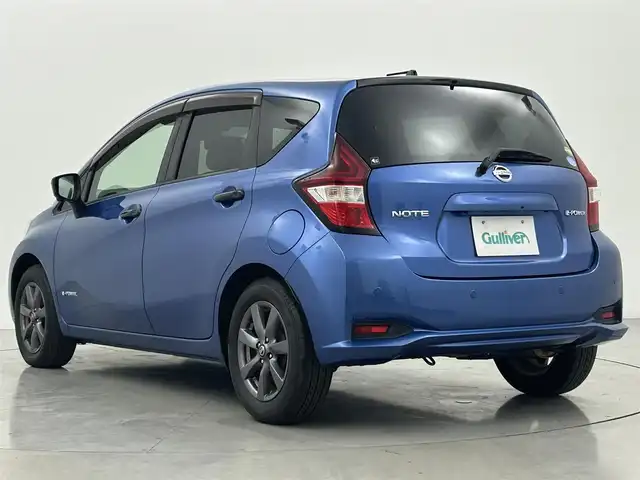 日産 ノート e－パワー X Bアロー 熊本県 2018(平30)年 6.6万km シャイニングブルー/スーパーブラック 2トーン 禁煙車　/純正ナビ（ＣＤ・ＤＶＤ・フルセグ・ＢＴ・ＳＤ）/アラウンドビューモニター　/社外ＥＴＣ　/前方ドライブレコーダー　/アダブティブクルーズコントロール　/前後クリアランスソナー　/衝突軽減ブレーキ　/レーンキープアシスト/横滑り防止/デジタルインナーミラー/純正フロアマット/純正１５インチAW/オートライト/LEDヘッドライト/スマートキー/プッシュスタート