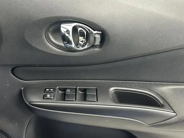 日産 ノート e－パワー X Bアロー 熊本県 2018(平30)年 6.6万km シャイニングブルー/スーパーブラック 2トーン 禁煙車　/純正ナビ（ＣＤ・ＤＶＤ・フルセグ・ＢＴ・ＳＤ）/アラウンドビューモニター　/社外ＥＴＣ　/前方ドライブレコーダー　/アダブティブクルーズコントロール　/前後クリアランスソナー　/衝突軽減ブレーキ　/レーンキープアシスト/横滑り防止/デジタルインナーミラー/純正フロアマット/純正１５インチAW/オートライト/LEDヘッドライト/スマートキー/プッシュスタート