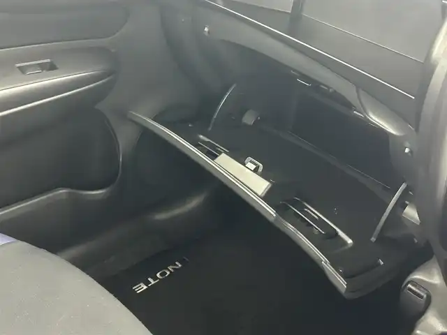 日産 ノート e－パワー X Bアロー 熊本県 2018(平30)年 6.6万km シャイニングブルー/スーパーブラック 2トーン 禁煙車　/純正ナビ（ＣＤ・ＤＶＤ・フルセグ・ＢＴ・ＳＤ）/アラウンドビューモニター　/社外ＥＴＣ　/前方ドライブレコーダー　/アダブティブクルーズコントロール　/前後クリアランスソナー　/衝突軽減ブレーキ　/レーンキープアシスト/横滑り防止/デジタルインナーミラー/純正フロアマット/純正１５インチAW/オートライト/LEDヘッドライト/スマートキー/プッシュスタート