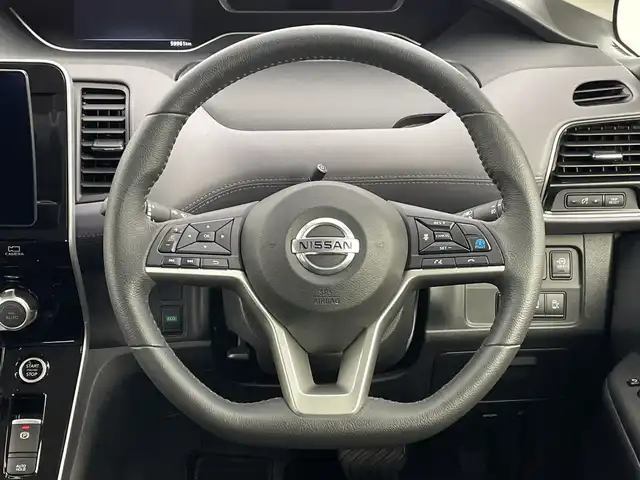 日産 セレナ ハイウェイスター V 新潟県 2019(令1)年 6万km ブリリアントホワイトパール プロパイロット/ストラーダ10型メモリナビ【CN-F1X10D】/　フルセグTV/Bluetooth/CD/DVD/USB/全方位モニター/後席モニター/レーダークルーズコントロール/衝突被害軽減ブレーキ/レーンキープアシスト/BSM(ブラインドスポットモニター)/両側パワースライドドア/前後コーナーセンサー/パーキングアシスト/アイドリングストップ/LEDヘッドライト/オートライト/横滑り防止装置/ステアリングスイッチ/禁煙車