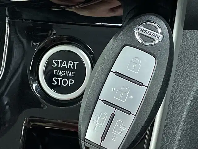 日産 セレナ ハイウェイスター V 新潟県 2019(令1)年 6万km ブリリアントホワイトパール プロパイロット/ストラーダ10型メモリナビ【CN-F1X10D】/　フルセグTV/Bluetooth/CD/DVD/USB/全方位モニター/後席モニター/レーダークルーズコントロール/衝突被害軽減ブレーキ/レーンキープアシスト/BSM(ブラインドスポットモニター)/両側パワースライドドア/前後コーナーセンサー/パーキングアシスト/アイドリングストップ/LEDヘッドライト/オートライト/横滑り防止装置/ステアリングスイッチ/禁煙車